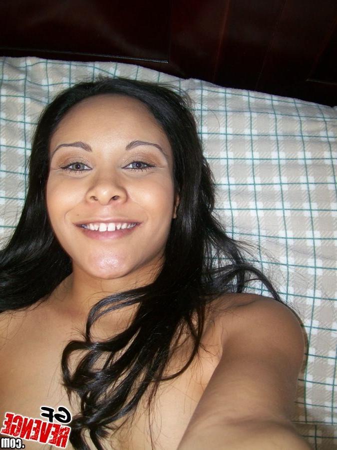 15P Girlfriend takes homemade pix of pierced pussy and bubble butt