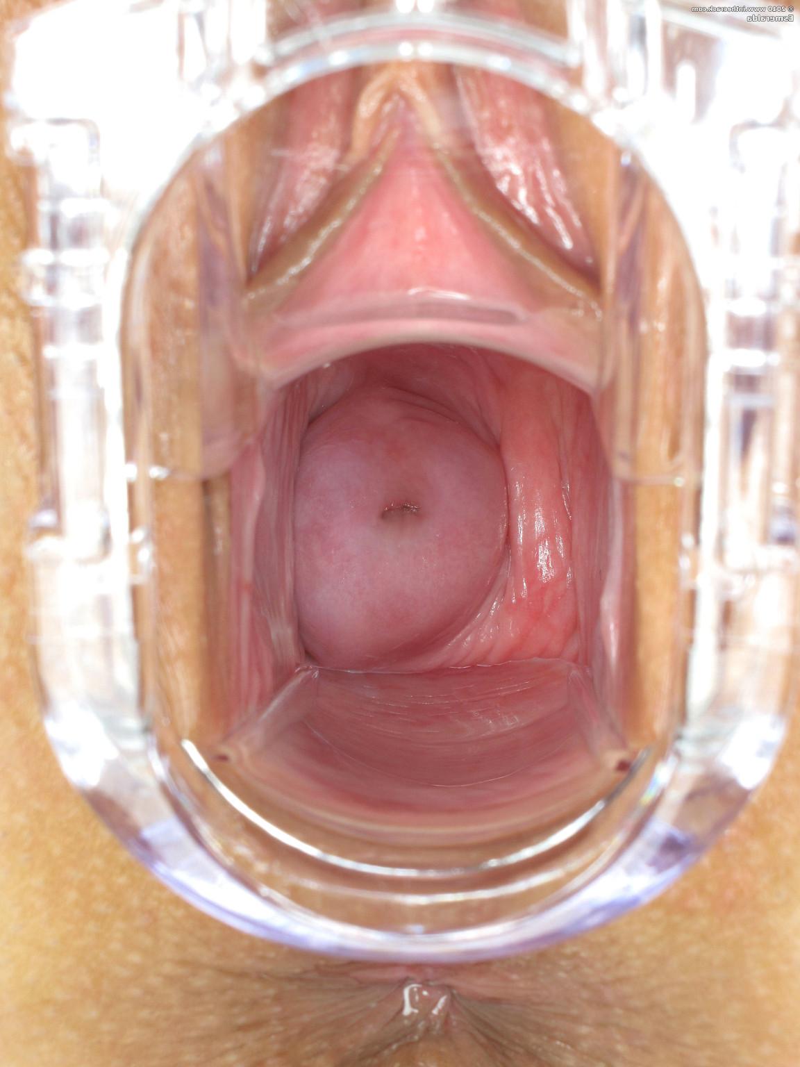 16P Bubble butt brunette plays with fingers a dildo and a speculum
