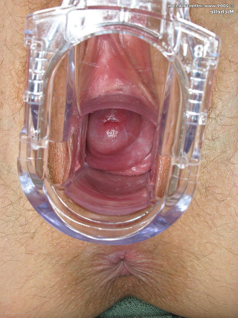 16P Bubble butt brunette babe toys and speculums her pink pussy