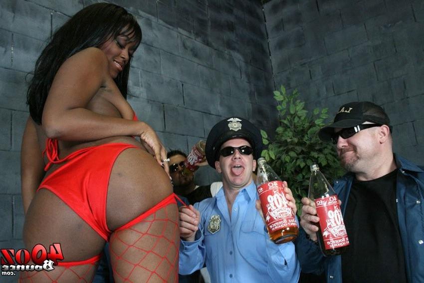 16P big booty black girl riding a white hard dick