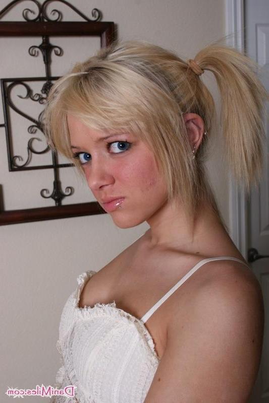 17P Bubble butt Dani Miles strips it all off