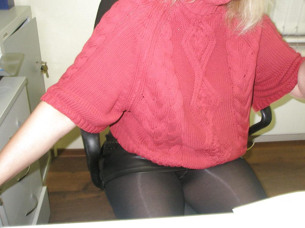 25P Sexy legs & mini skirt