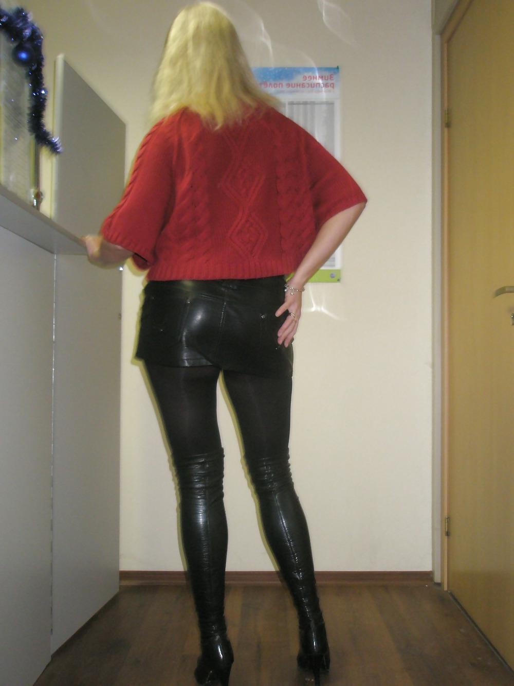 25P Sexy legs & mini skirt