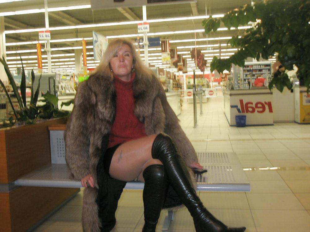 25P Sexy legs & mini skirt