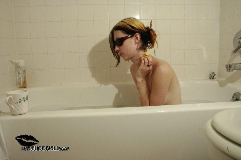 16P liz takes a bath with a rubber ducky