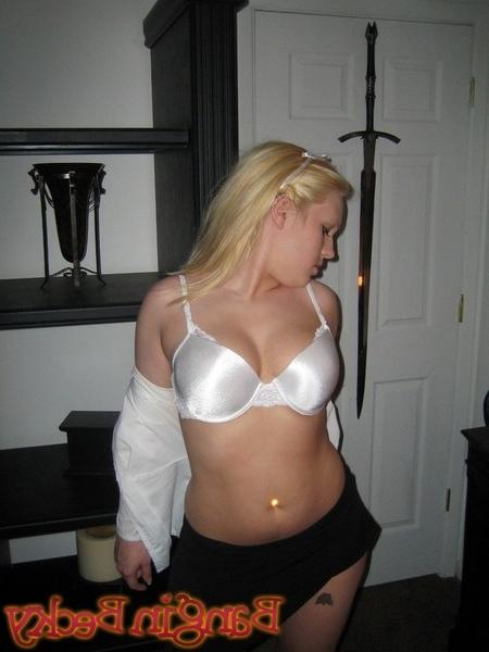 15P becky masturbates with pink vibrator