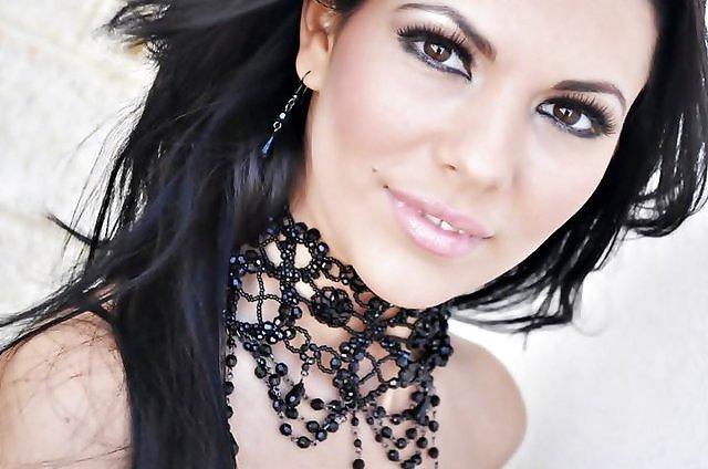 25P Andreea Bododel ------ romanian girl