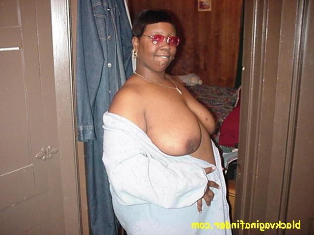 15P chubby ebony slut licks her huge tits and shows off pink pussy