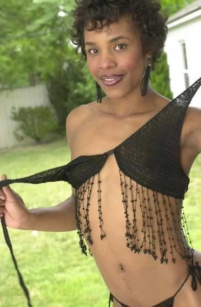 11P Ebony girl stripping and showing her sexy ass