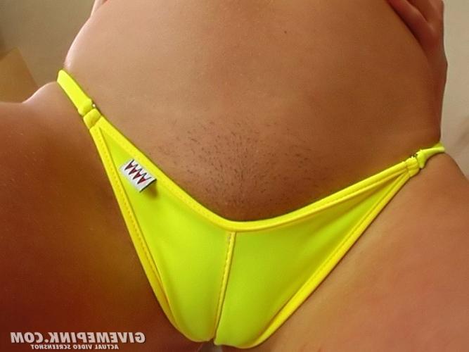 15P Bubble butt blonde gets wet