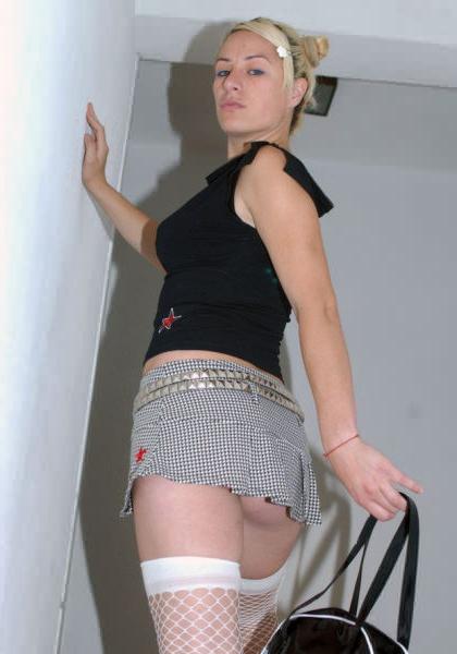 16P Naughty Blonde BomBom Flaunts Upskirt Ass