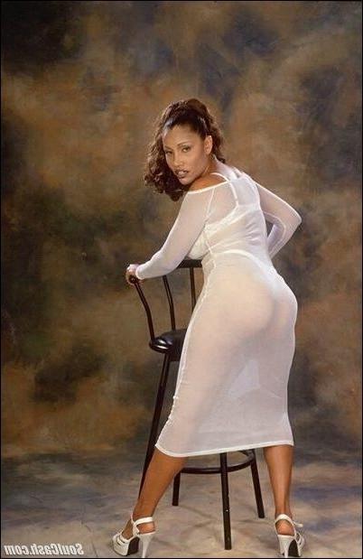 16P Busty black girl shows her twat and phat booty