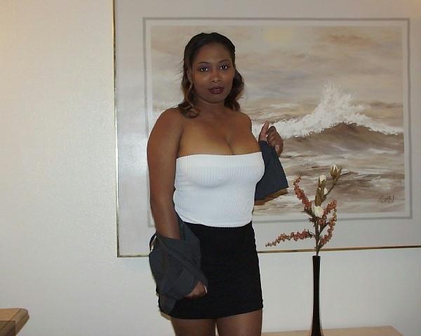 15P Thick busty black girl