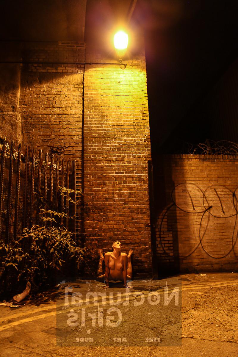 8P Tattooed girls posing nudein the nighttime