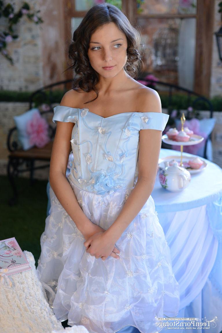 20P Stripping at a wedding