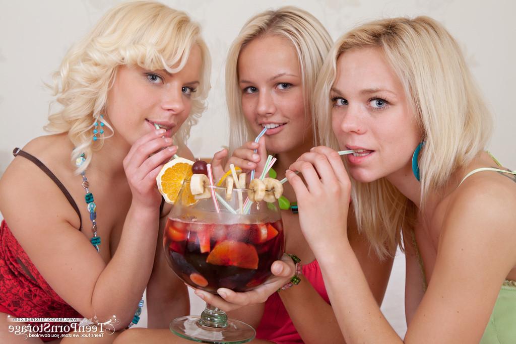 20P Three hot girlfriends