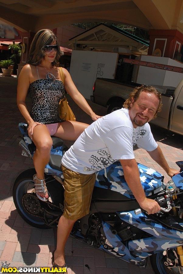 12P 12 pics and 1 movie of Randi from Milf Hunter