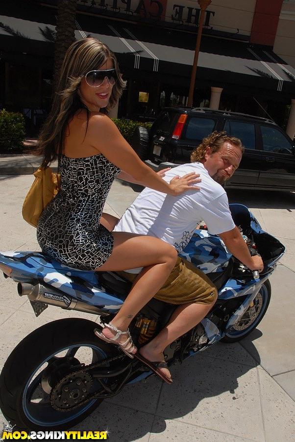 12P 12 pics and 1 movie of Randi from Milf Hunter