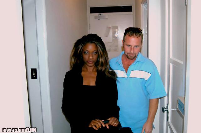 12P 12 pics and 1 movie of Monique from Milf Hunter