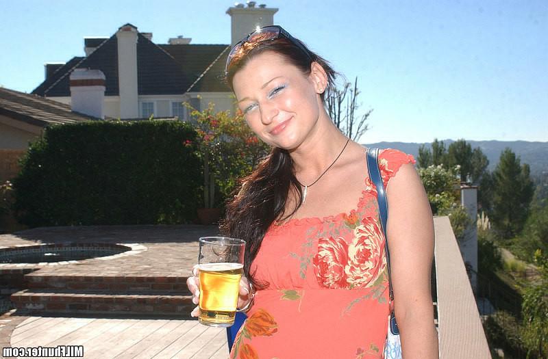 12P 12 pics and 1 movie of Irina from Milf Hunter