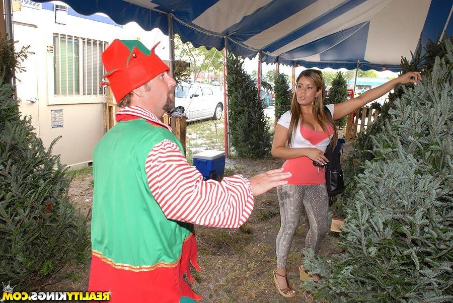 12P 12 pics and 1 movie of Vanessa from Milf Hunter