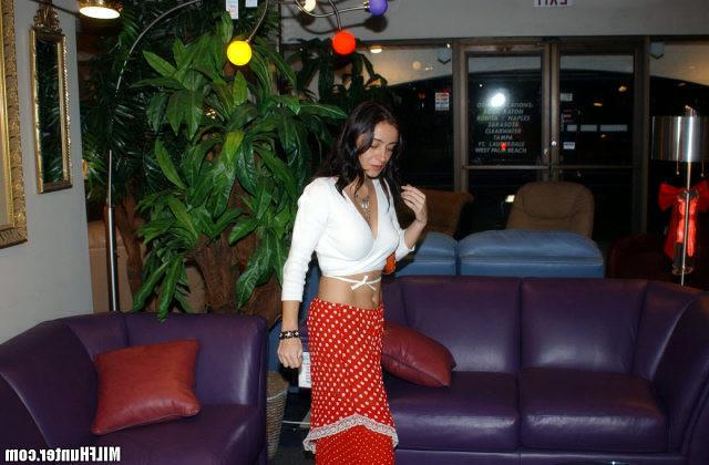 12P 12 pics and 1 movie of Selina from Milf Hunter