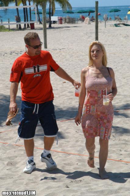12P 12 pics and 1 movie of Mandy from Milf Hunter