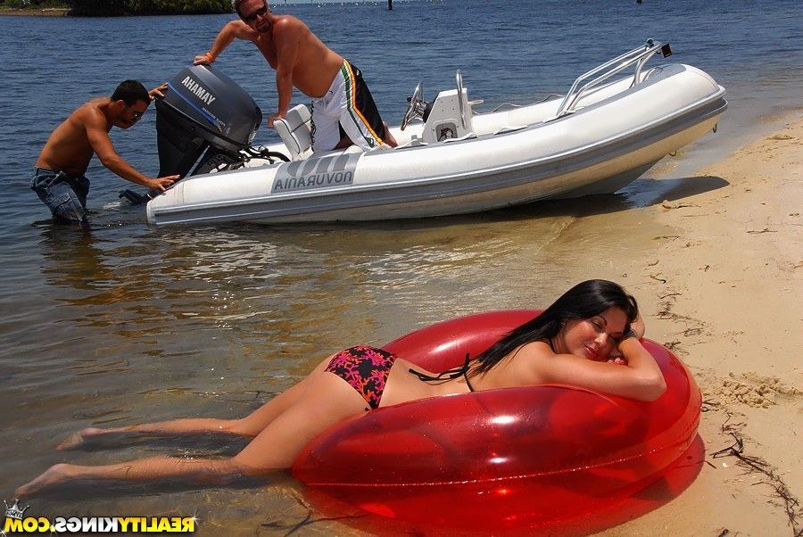 12P 12 pics and 1 movie of Shyra from Milf Hunter
