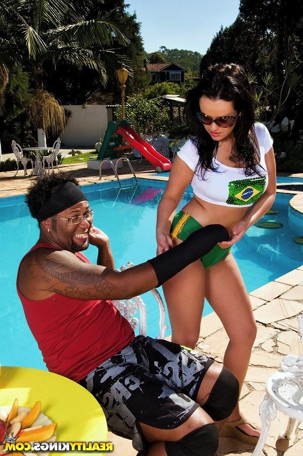 12P 12 pics and 1 movie of Tati from Mike In Brazil