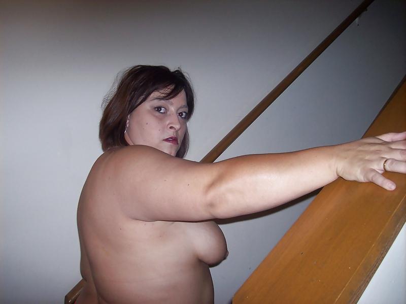 14P BBW HottwifeMacy poses in her black panties
