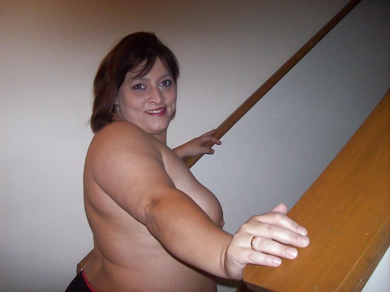 14P BBW HottwifeMacy poses in her black panties