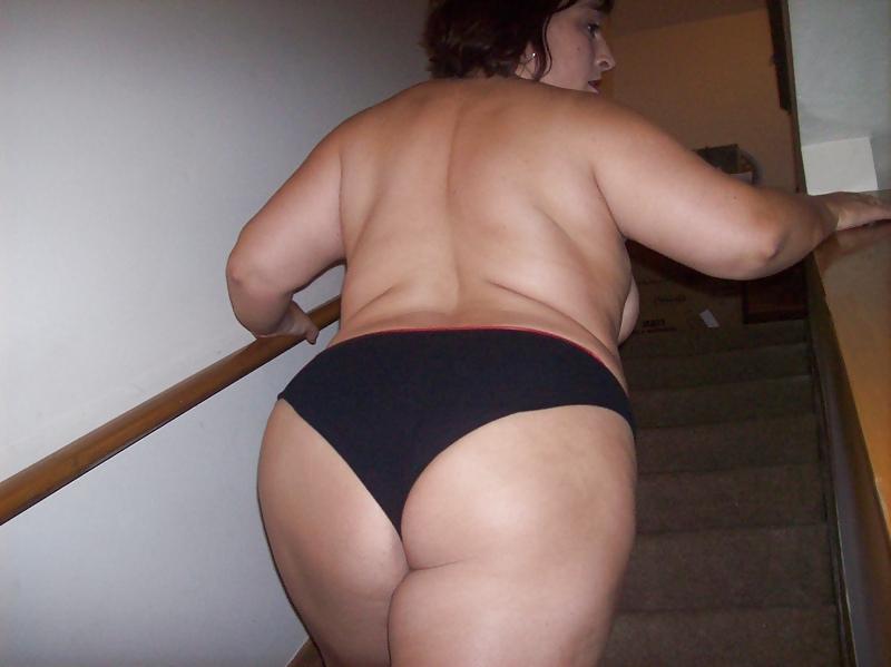14P BBW HottwifeMacy poses in her black panties