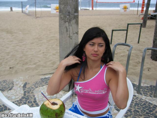 12P 12 pics and 1 movie of Naomi from Mike In Brazil