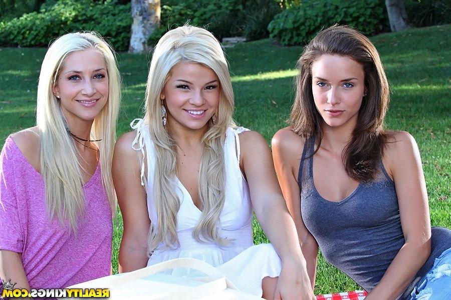 16P Adriana Sephora licked dry in a lesbo threesome