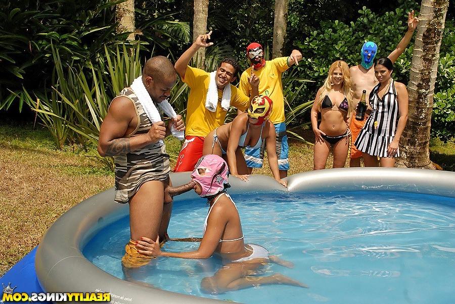 12P 12 pics and 1 movie of Mayaras from Mike In Brazil
