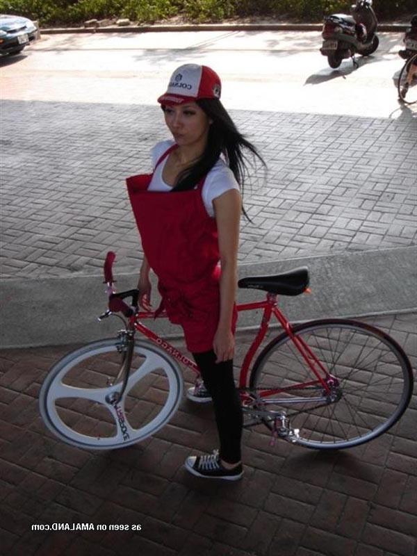 15P Gallery of sexy amateur babes riding their bikes