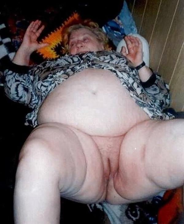 25P Les salopes ouvrent les cuisses 2