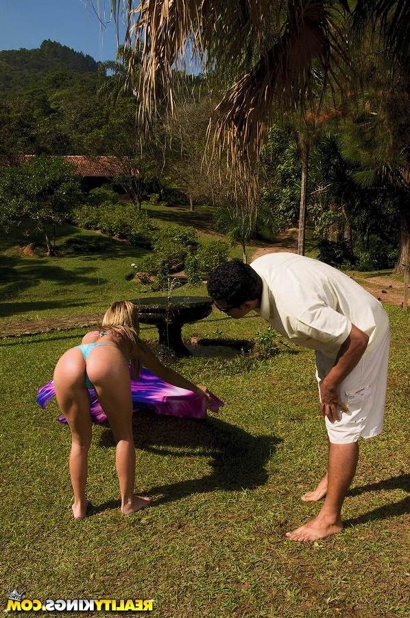 12P 12 pics and 1 movie of Daniella from Mike In Brazil