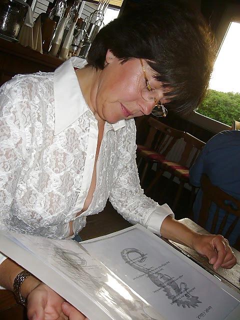 23P Sexy older lady