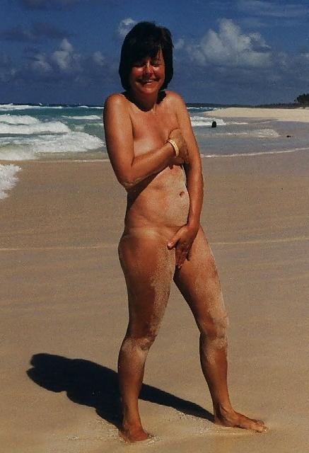 23P Sexy older lady
