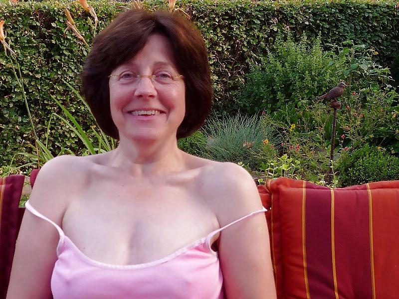 23P Sexy older lady