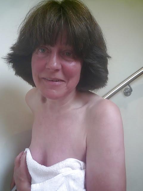 23P Sexy older lady