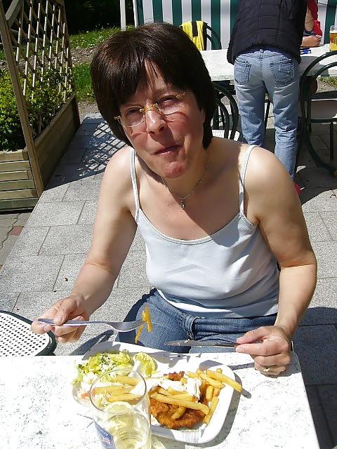 23P Sexy older lady