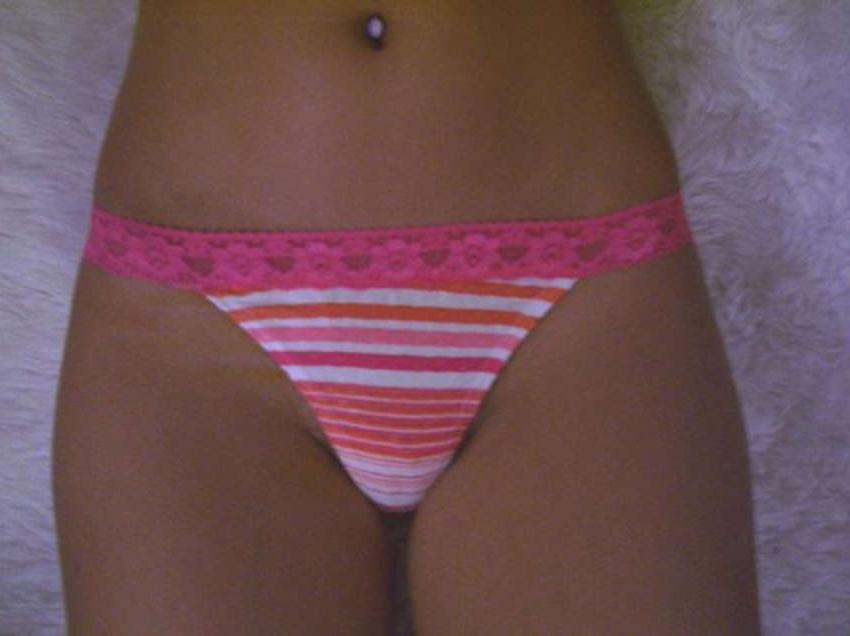15P Beautiful babe posing and showing her tits