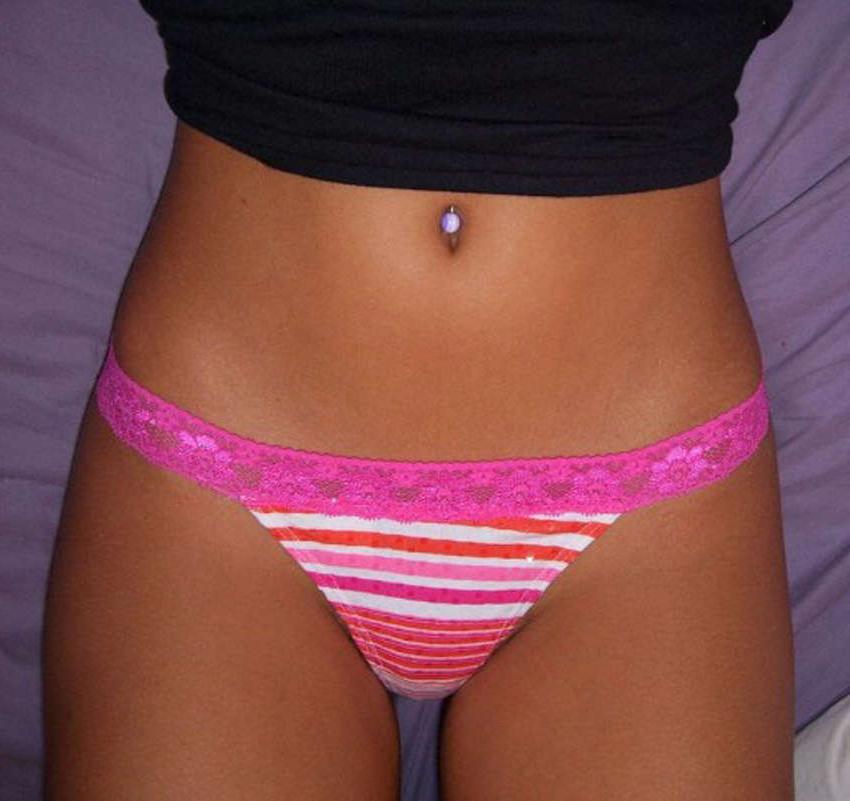 15P Beautiful babe posing and showing her tits