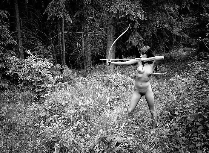 25P Archery girls. nude & non-nude 
