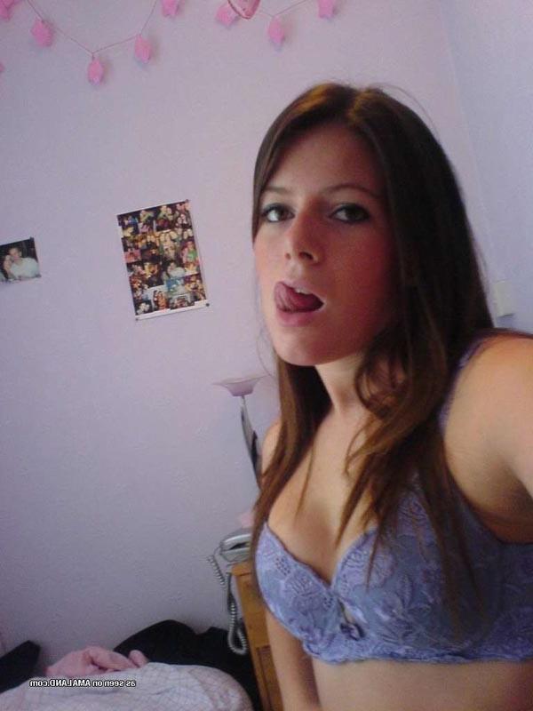 15P Hot brunette GF self shooting