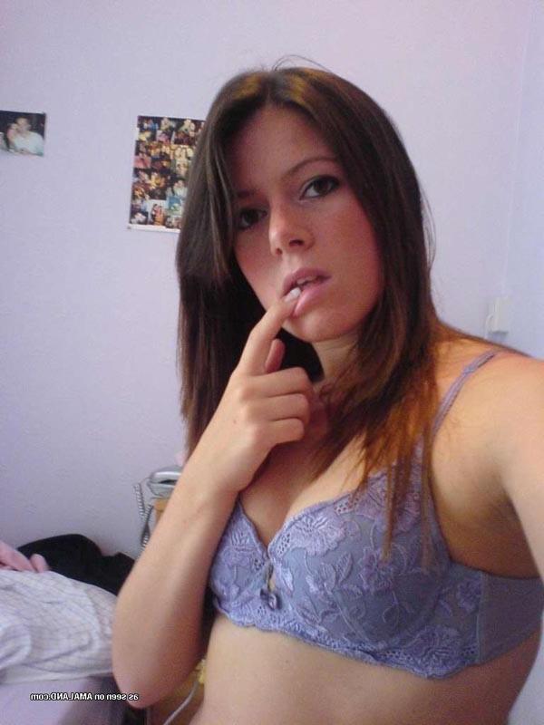 15P Hot brunette GF self shooting