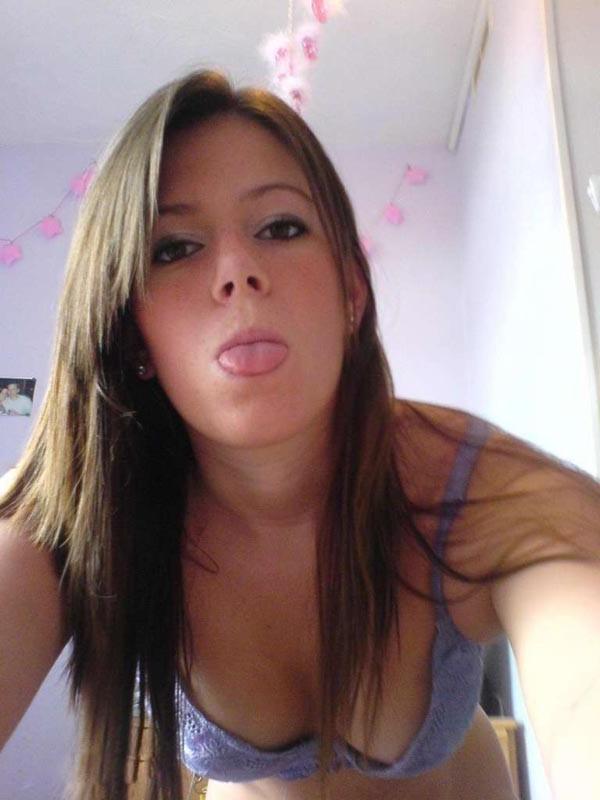 15P Hot brunette GF self shooting