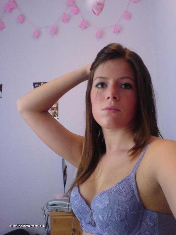 15P Hot brunette GF self shooting